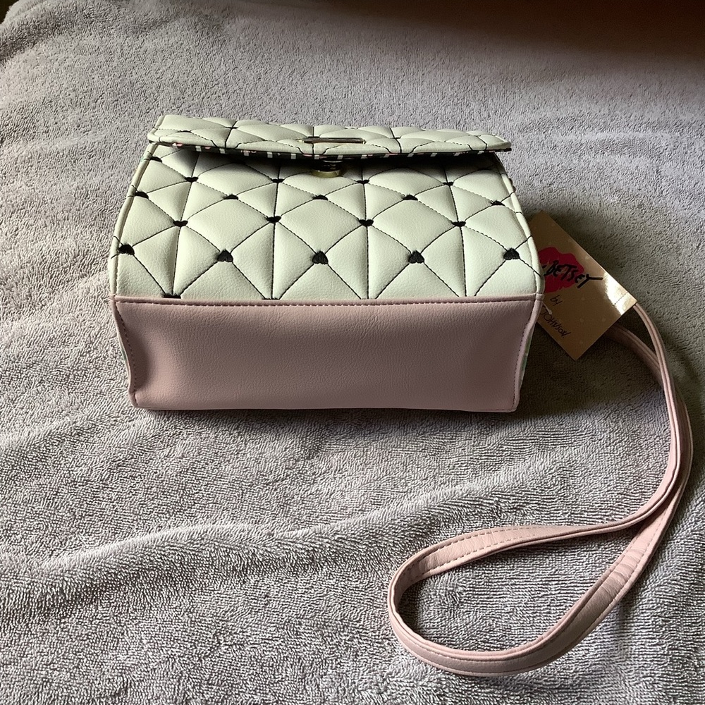 ๐๐๐ Luv Betsey by Betsey Johnson Quilted Crossbody Bag. NWT - Picture 14 of 15